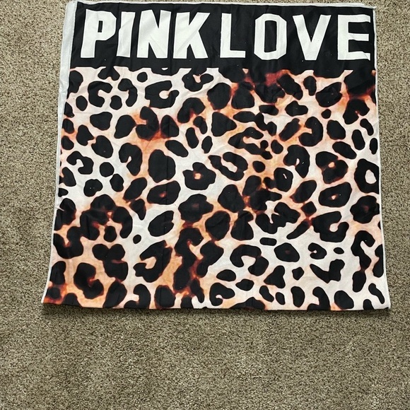 Women’s Soft Plush Beach/ Pool Animal Print Towel NWOT - Picture 3 of 7